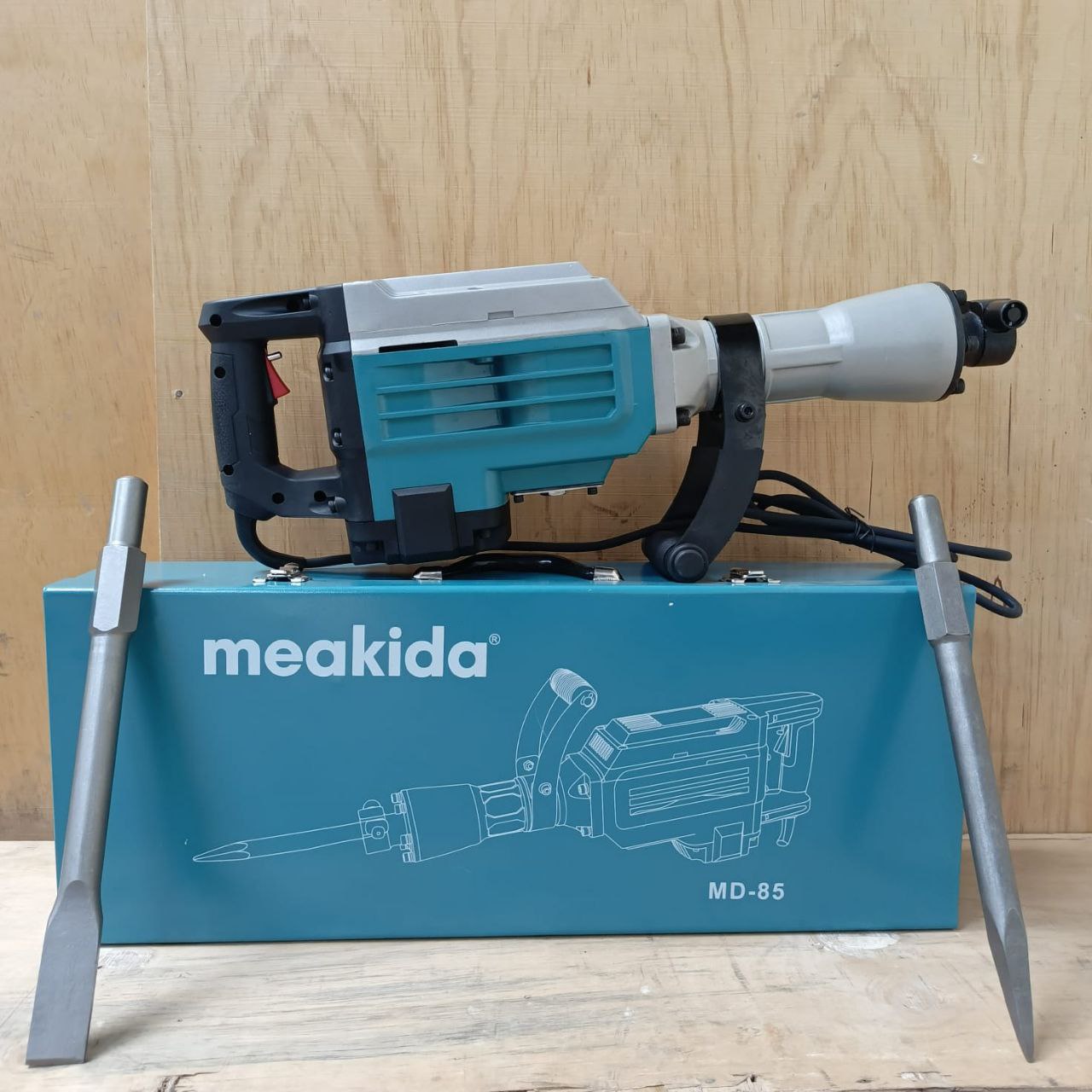 6492d406-5220-4c50-b4d4-9976177c4768 (1) Meakida demolition hammer 2200w - Image 1