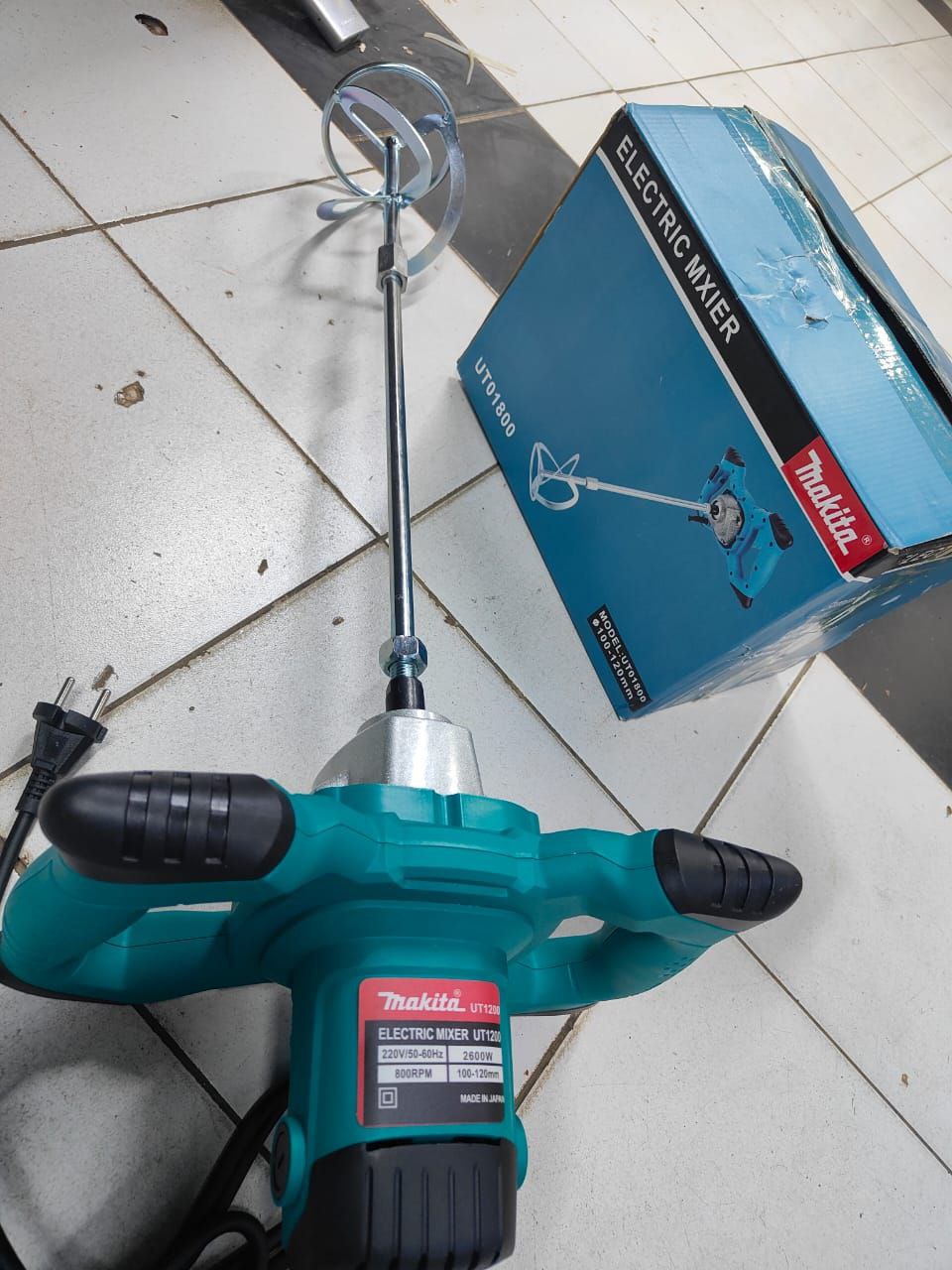 67f9d67b-2c56-4555-a823-17b6c44d24cd Makita Electric paint mixture 2600w - Image 1