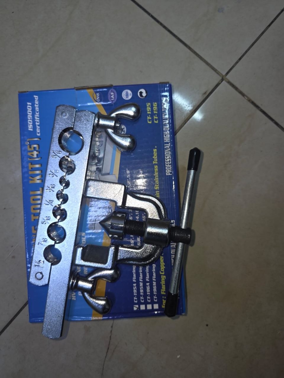 18825bdb-fd48-4f6b-b7e0-c1006a00f066 Pipe flaring tool kit - Image 1