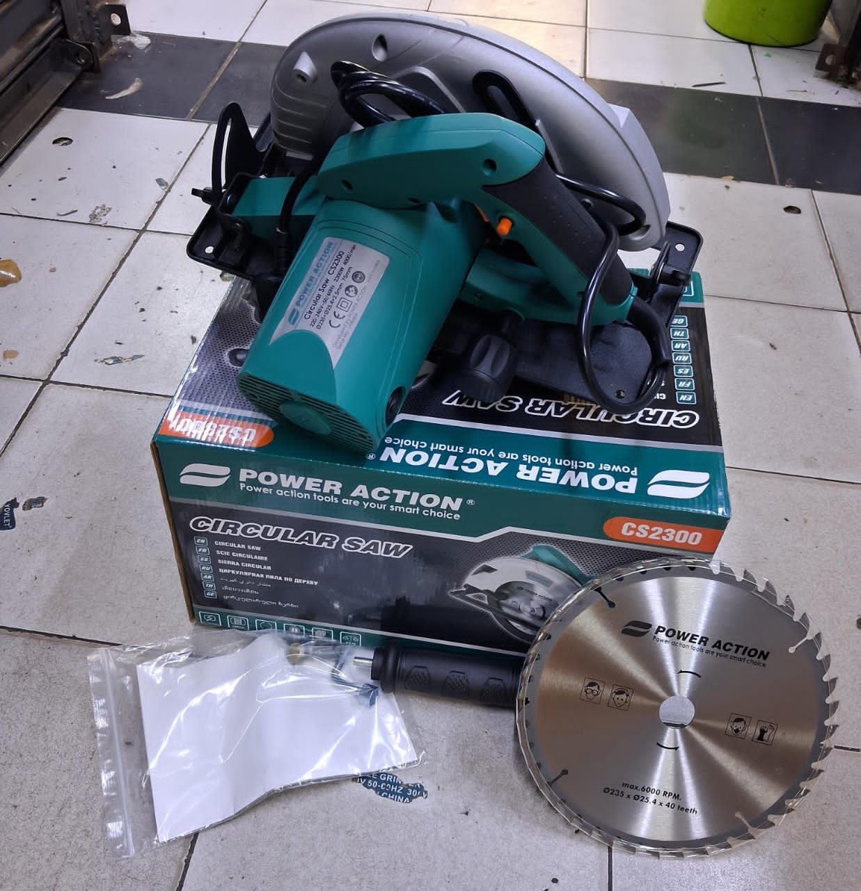 2a4c424a-9c65-49db-925d-781119b832c0 Power Action CS2300 9-inch circular saw 2350W - Image 1