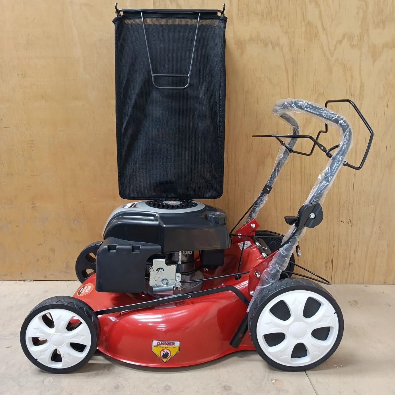 4c239045-8ed3-40c3-a983-e5d3954856c1 Dich 173cc Petrol Lawn Mower - Image 1