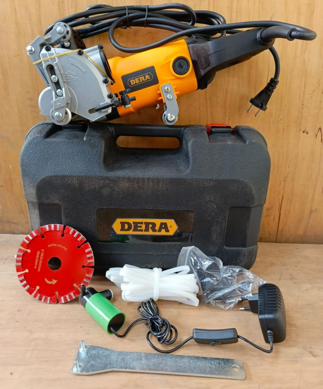 515ae9bf-65e3-4840-a374-b6bb6d00ba79 Dera brand wall chaser machine kit 2500W - Image 1