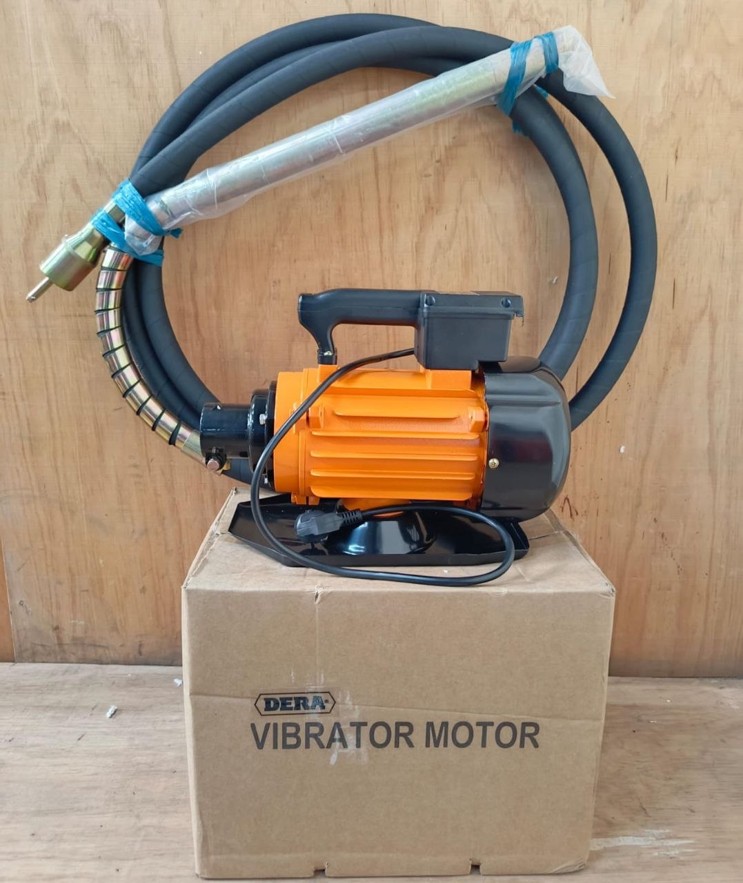 be25c060-0d61-426e-aecc-a4be68affb9a Dera heavy-duty electric concrete vibrator - Image 1