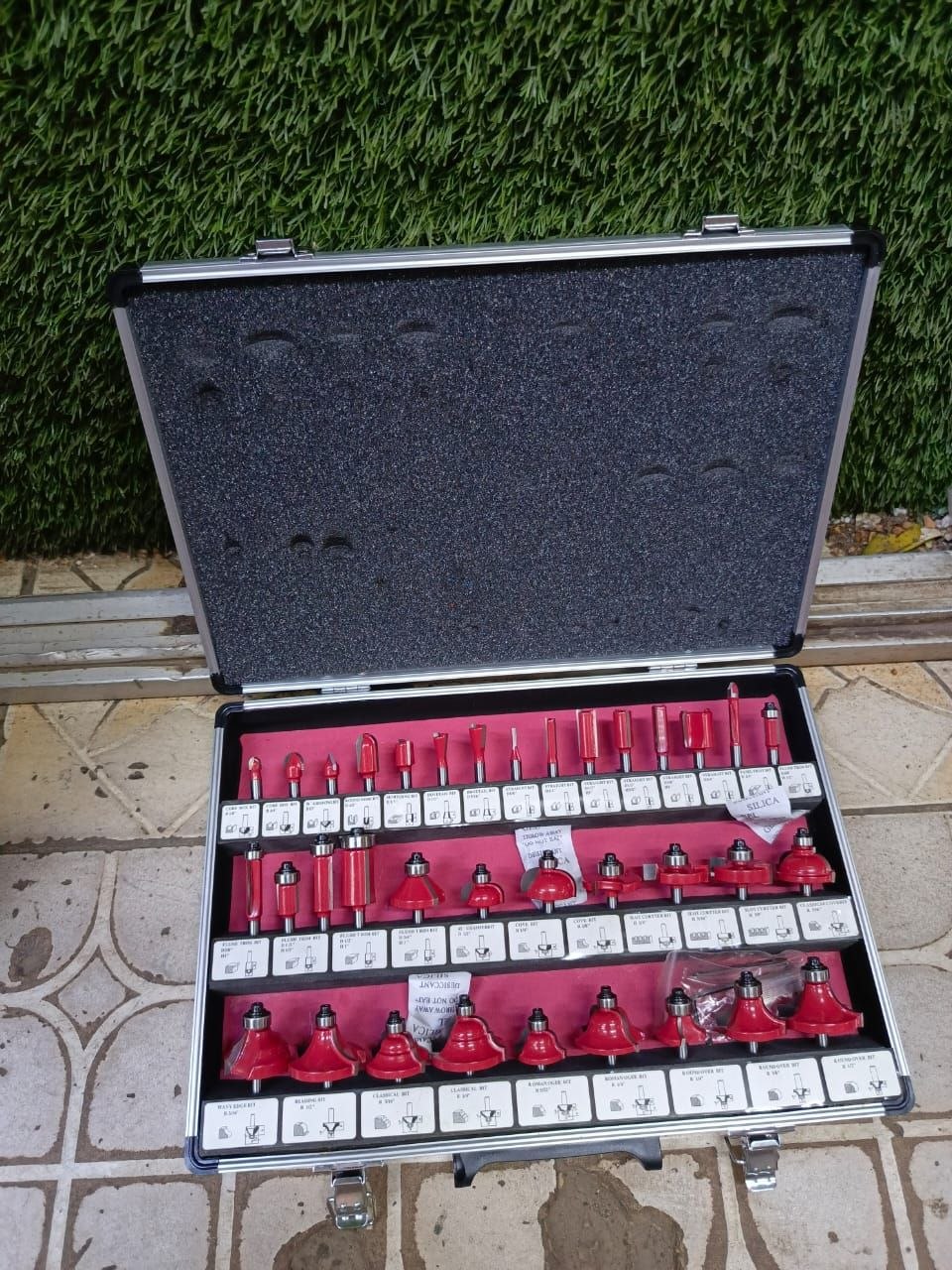 d47ffd3c-7a1b-4b9c-a688-46f785be6437 35pcs router bits set 8mm - Image 1