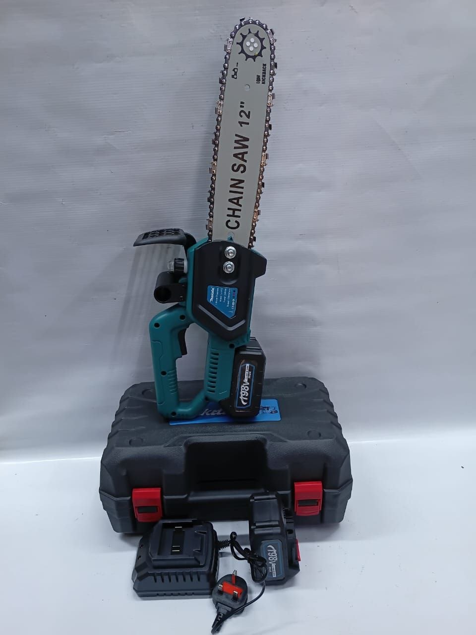 b18f68fa-6c0d-48fe-bbc5-1bca3c040f36 Makita Cordless electric chainsaw 198V - Image 1